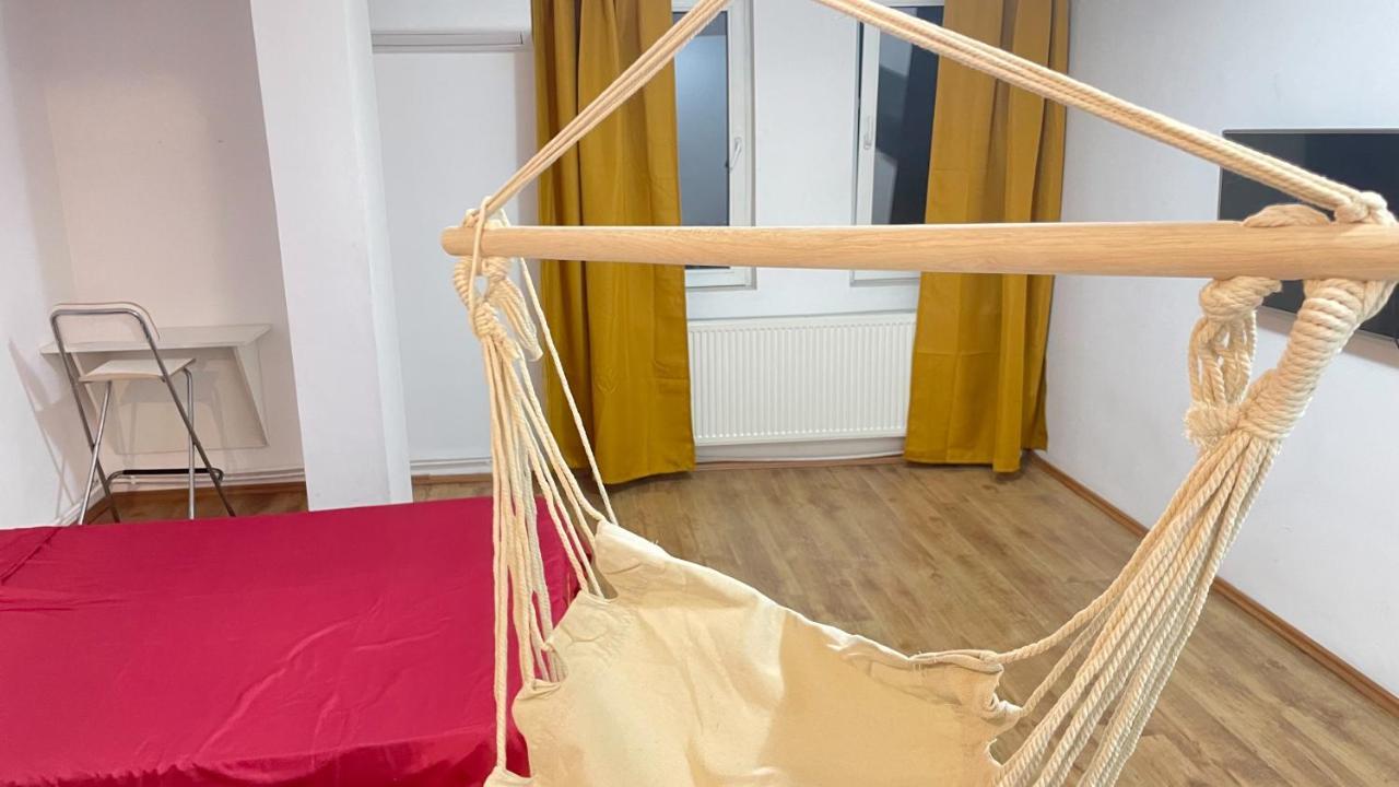 Private Room At Ceausescu'S Place In Old City Unirii Square 布加勒斯特 外观 照片